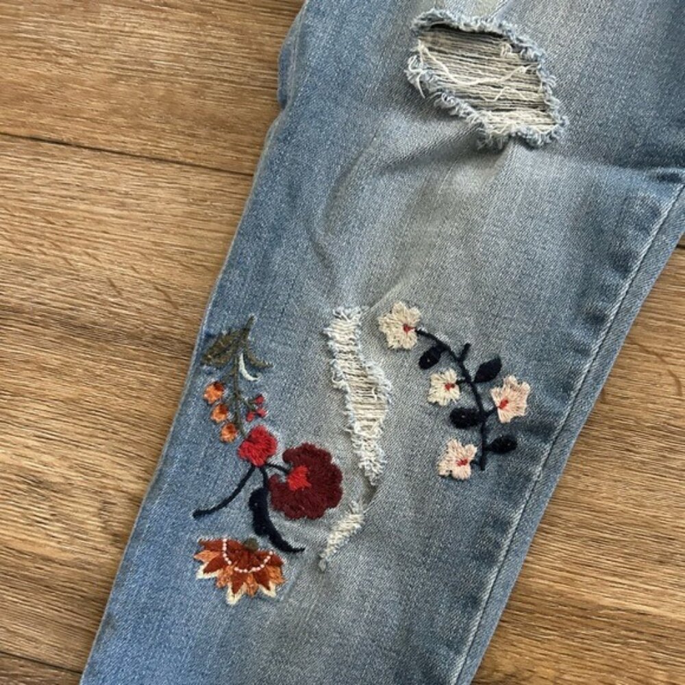 Abercrombie & Fitch Harper Low Rise Ankle Embroidered Distressed Jeans Sz 28/6 - Picture 6 of 16